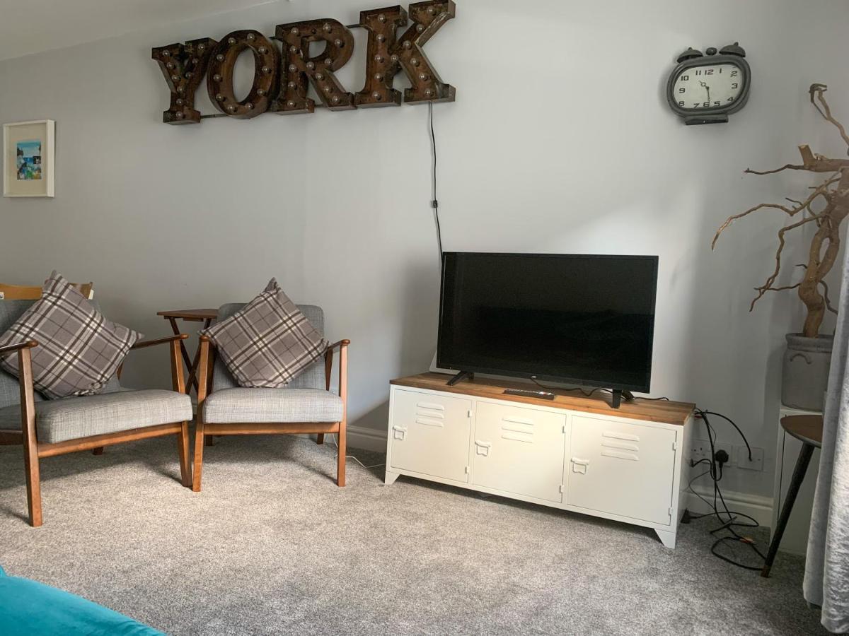 Stay In The Heart Of York At The Hampden - Free Parking - York Holiday Home 외부 사진