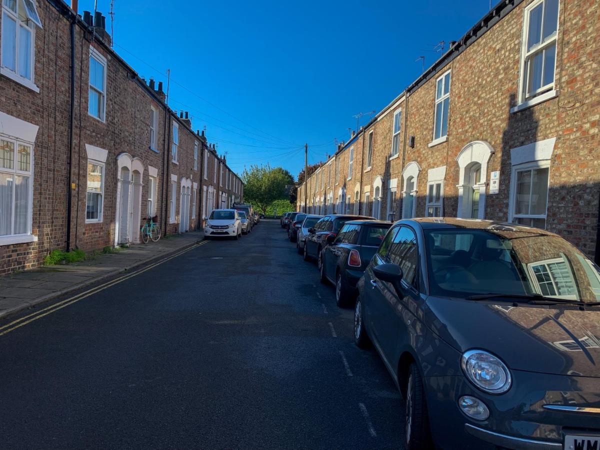 Stay In The Heart Of York At The Hampden - Free Parking - York Holiday Home 외부 사진