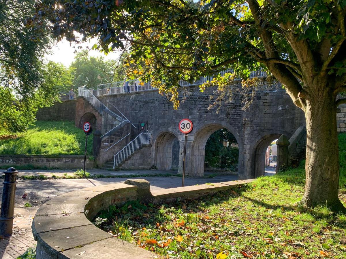 Stay In The Heart Of York At The Hampden - Free Parking - York Holiday Home 외부 사진