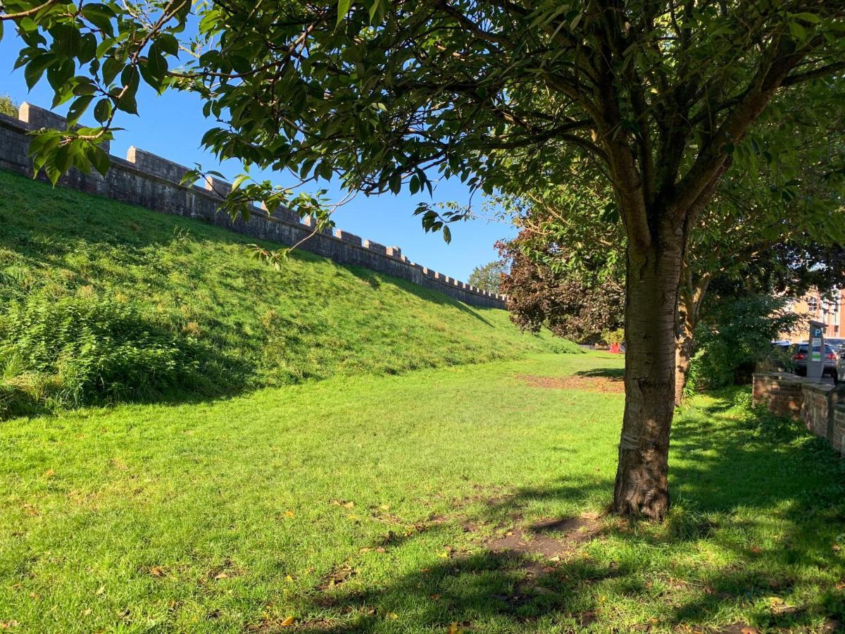 Stay In The Heart Of York At The Hampden - Free Parking - York Holiday Home 외부 사진