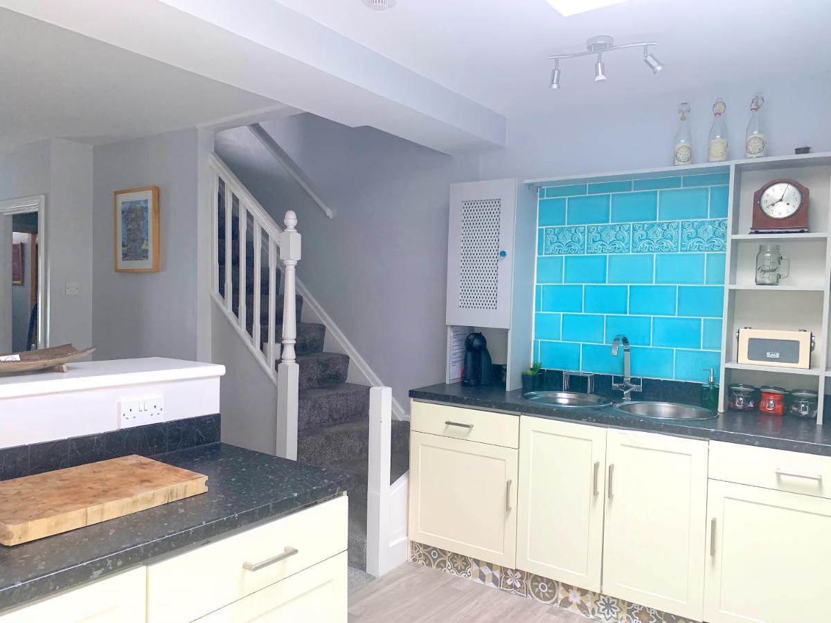 Stay In The Heart Of York At The Hampden - Free Parking - York Holiday Home 외부 사진