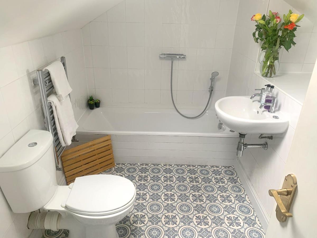 Stay In The Heart Of York At The Hampden - Free Parking - York Holiday Home 외부 사진