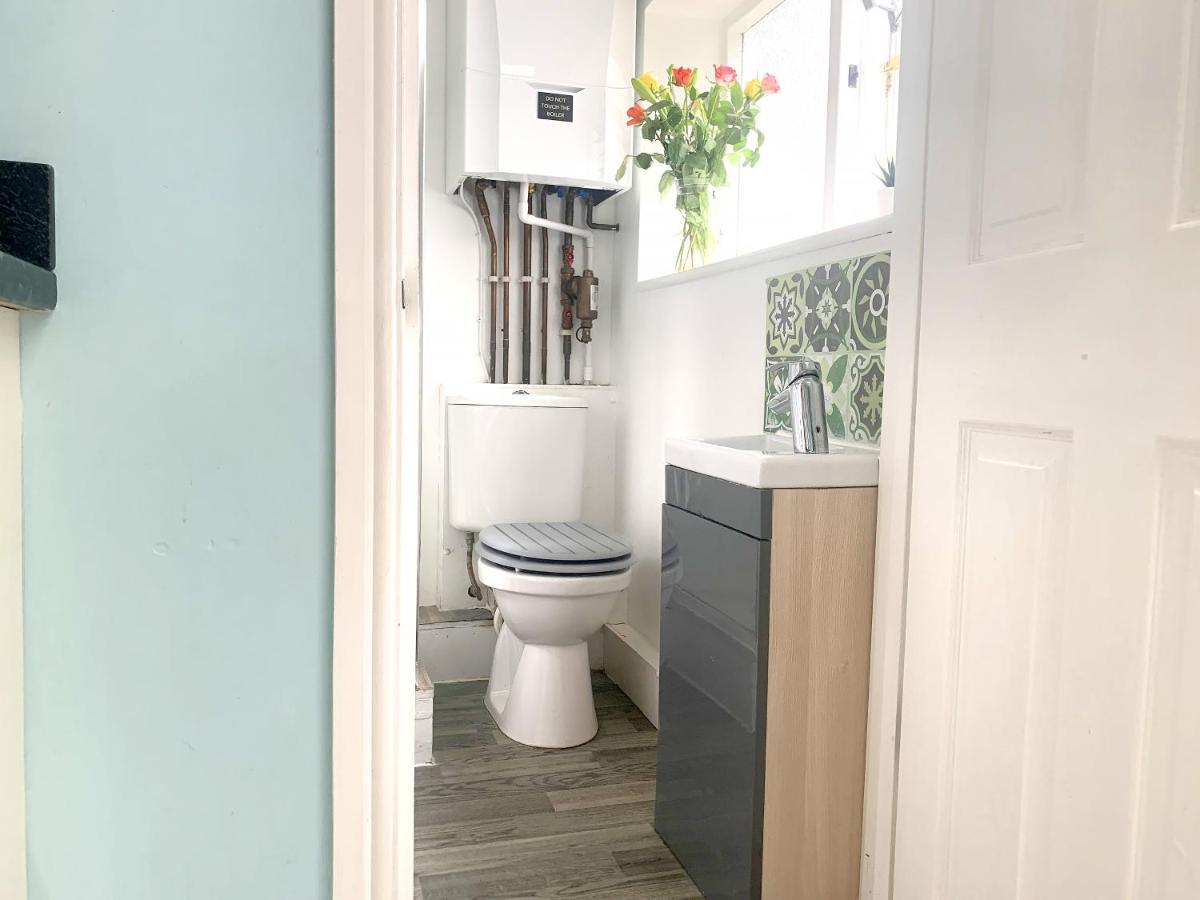 Stay In The Heart Of York At The Hampden - Free Parking - York Holiday Home 외부 사진