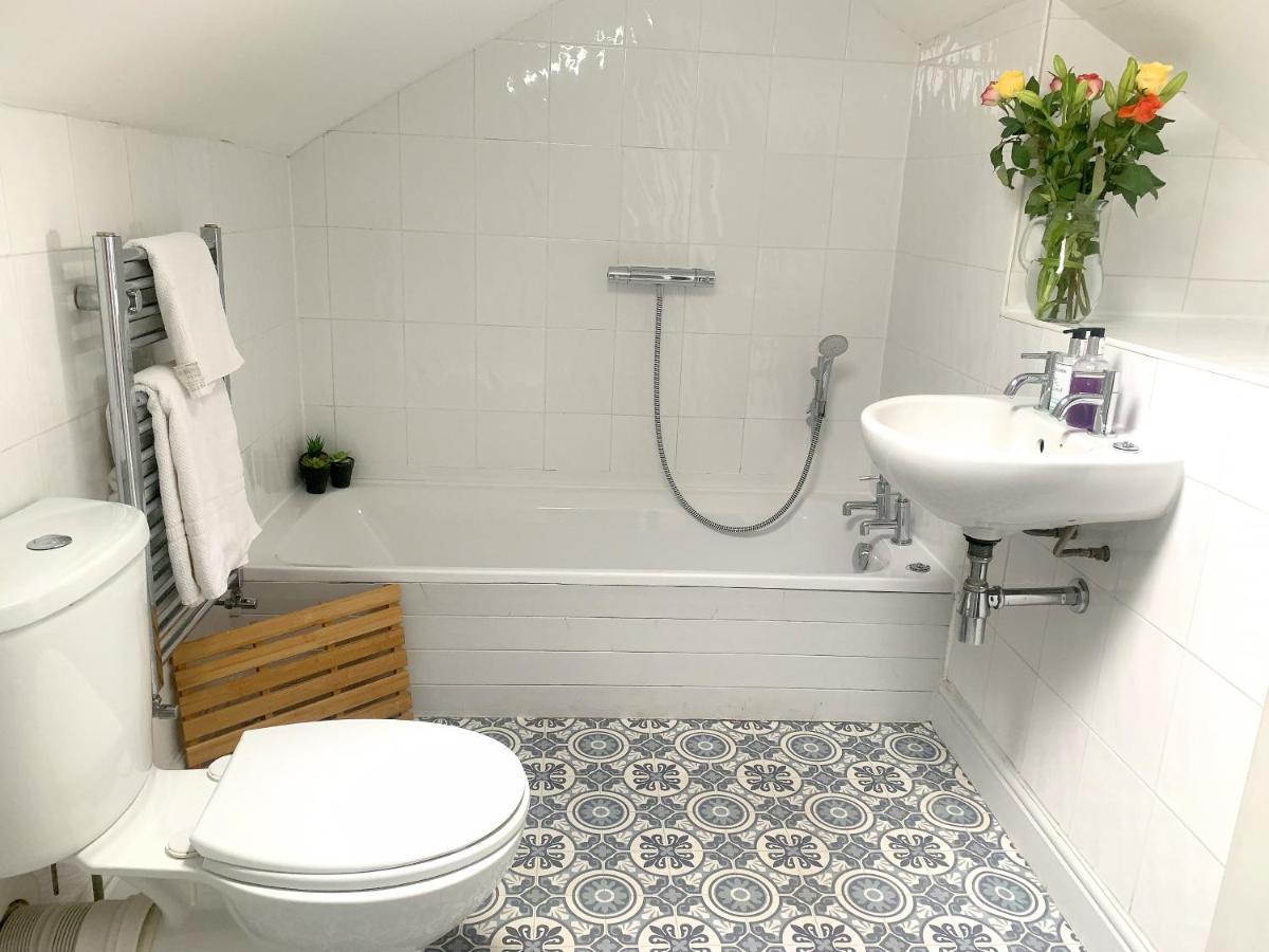 Stay In The Heart Of York At The Hampden - Free Parking - York Holiday Home 외부 사진