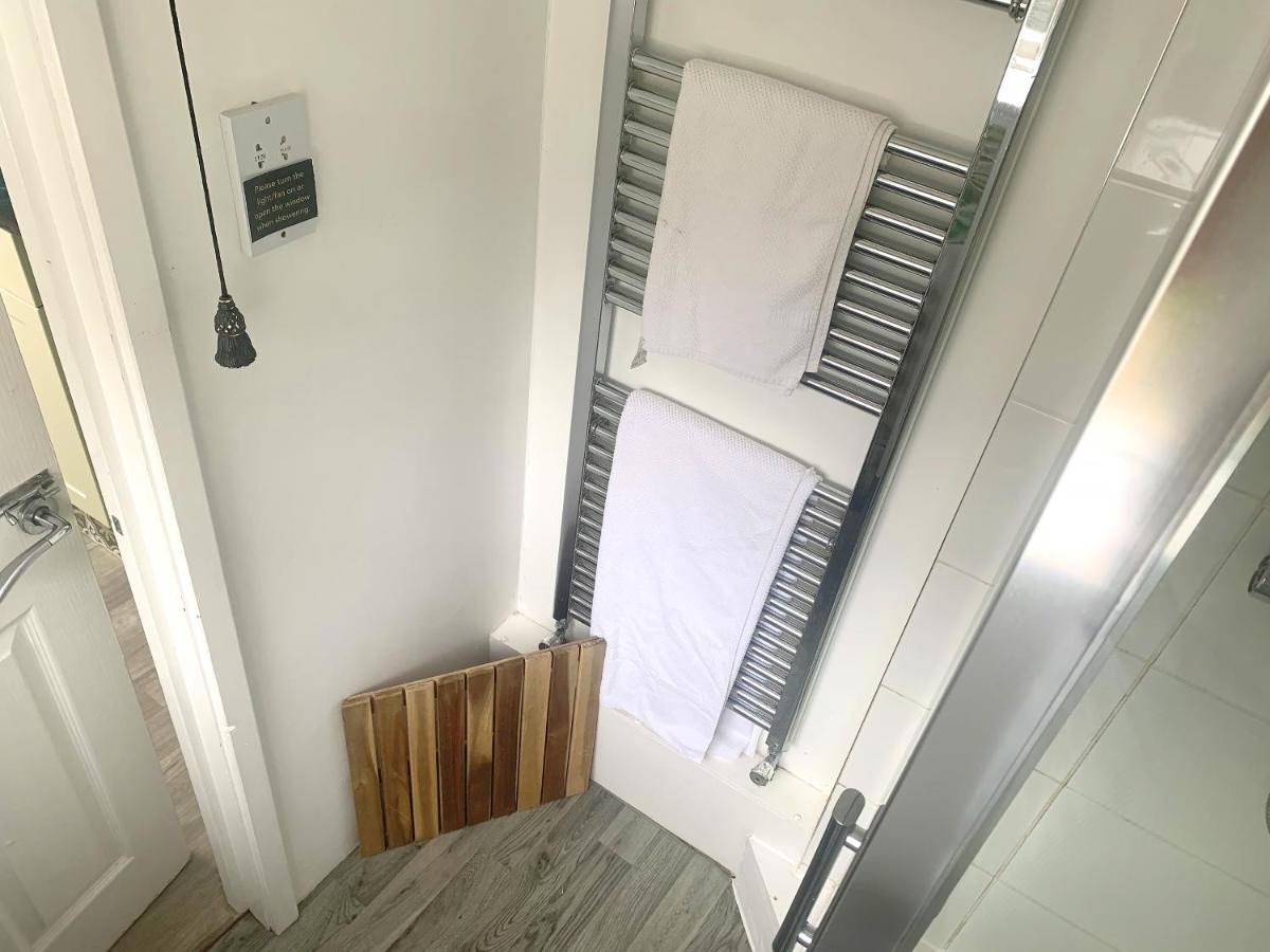 Stay In The Heart Of York At The Hampden - Free Parking - York Holiday Home 외부 사진