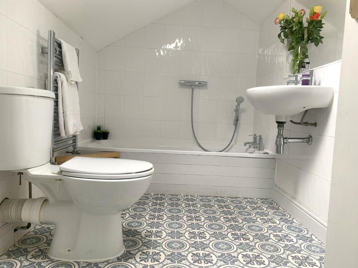 Stay In The Heart Of York At The Hampden - Free Parking - York Holiday Home 외부 사진