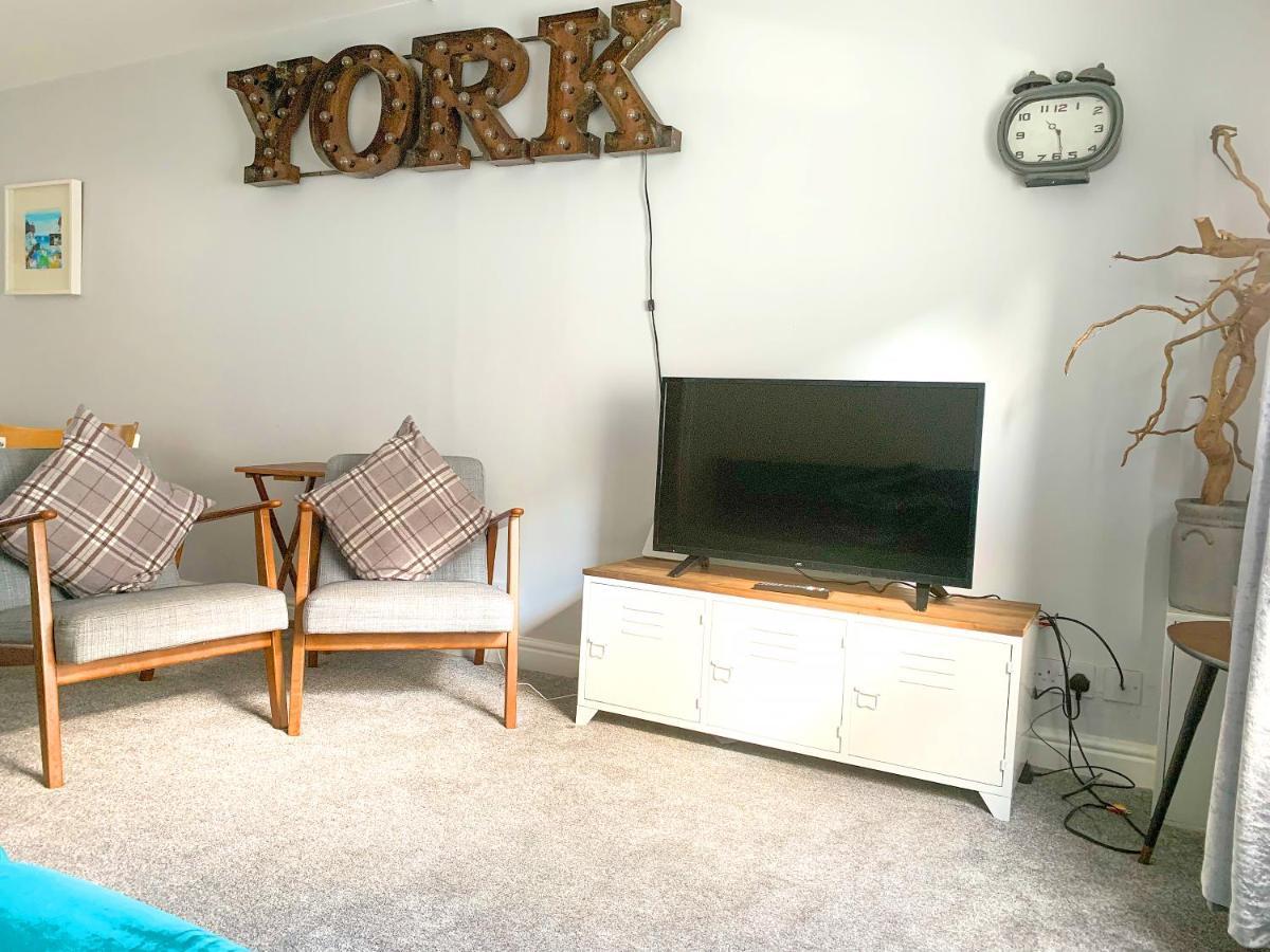 Stay In The Heart Of York At The Hampden - Free Parking - York Holiday Home 외부 사진