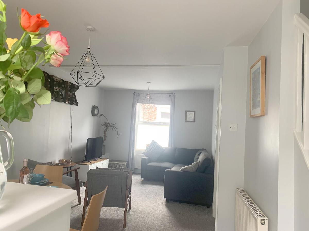 Stay In The Heart Of York At The Hampden - Free Parking - York Holiday Home 외부 사진