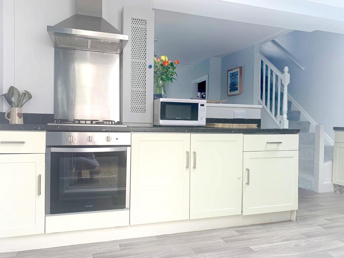 Stay In The Heart Of York At The Hampden - Free Parking - York Holiday Home 외부 사진